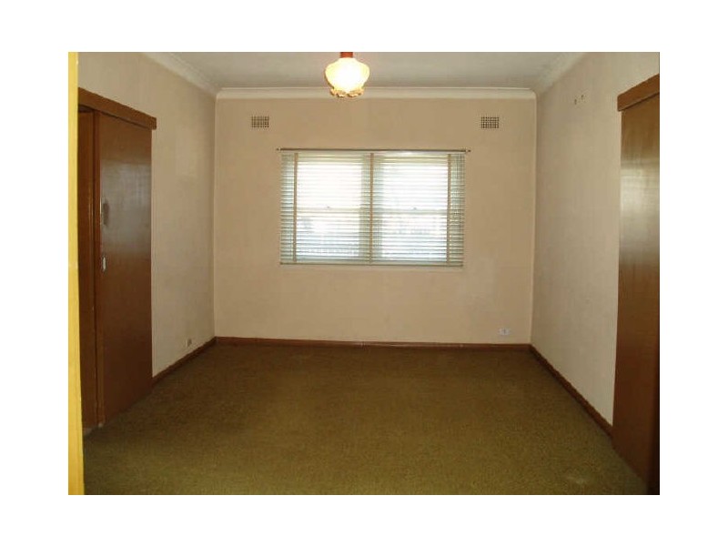 1 Budgeree Road, Toongabbie NSW 2146