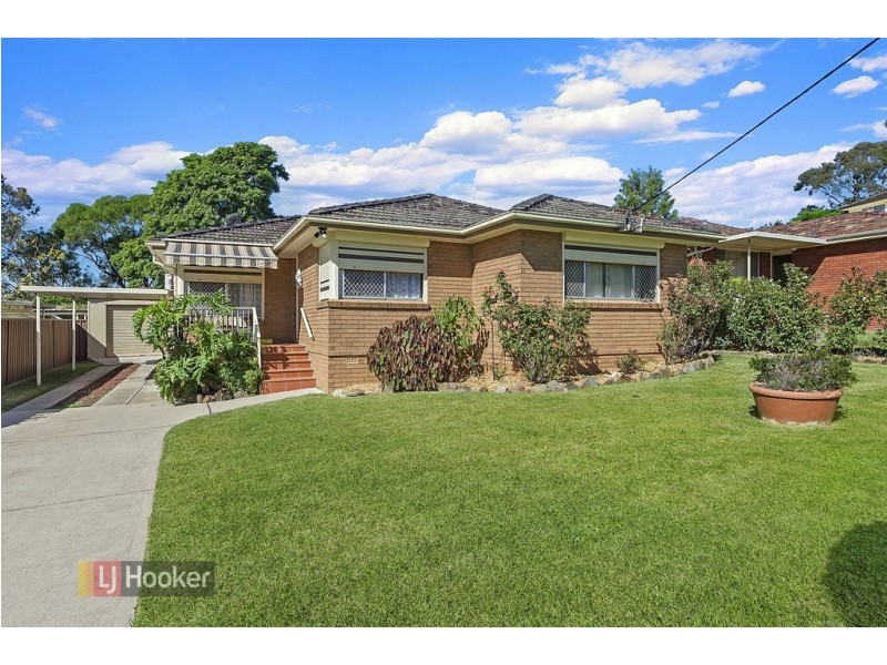 11 Valencia Crescent, Toongabbie NSW 2146