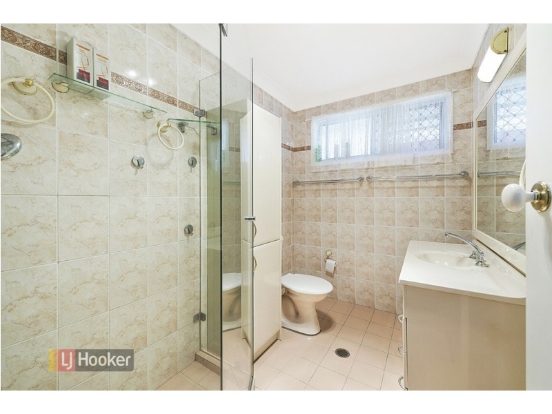 11 Valencia Crescent, Toongabbie NSW 2146