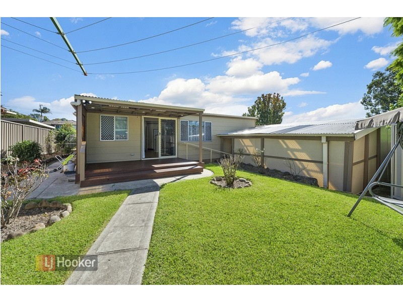 11 Valencia Crescent, Toongabbie NSW 2146