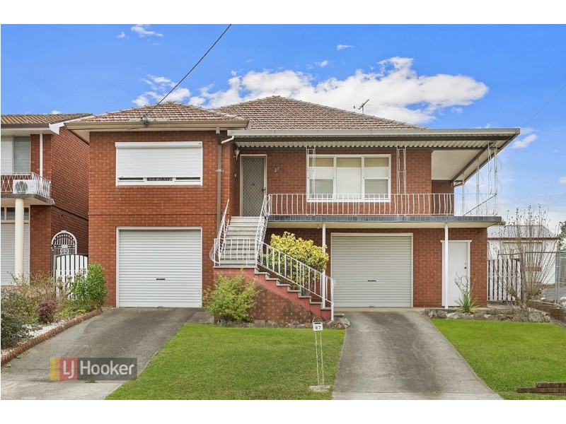 27 Lyle Street, Girraween NSW 2145