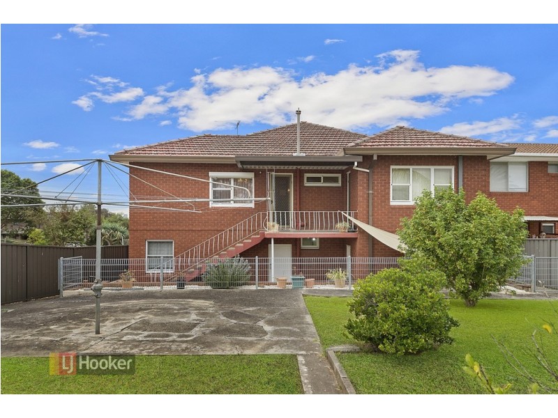 27 Lyle Street, Girraween NSW 2145