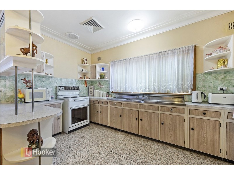 27 Lyle Street, Girraween NSW 2145