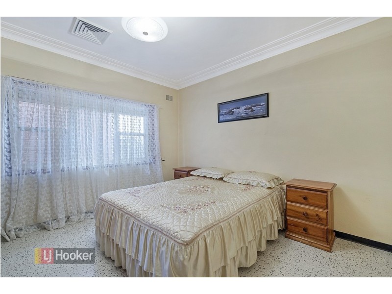 27 Lyle Street, Girraween NSW 2145