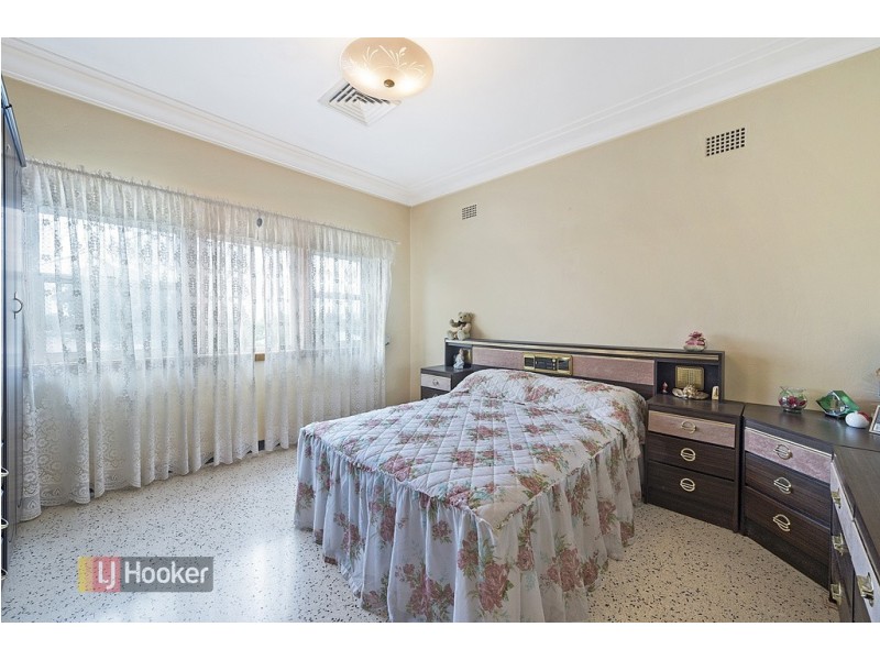 27 Lyle Street, Girraween NSW 2145