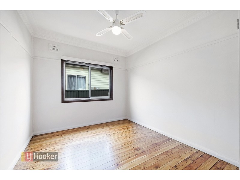 4 Bulli Road, Toongabbie NSW 2146