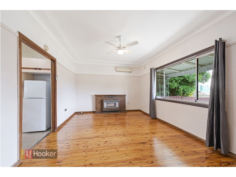 4 Bulli Road, Toongabbie NSW 2146