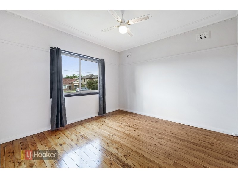 4 Bulli Road, Toongabbie NSW 2146