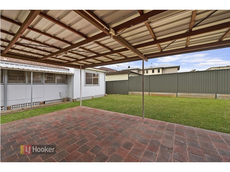 4 Bulli Road, Toongabbie NSW 2146
