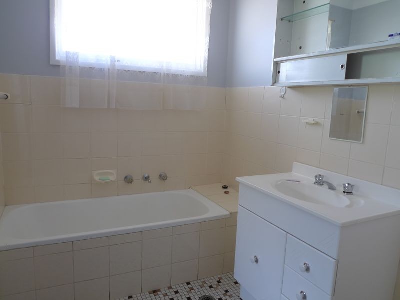 4 Station Road, Toongabbie NSW 2146