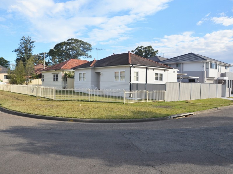 4 First Avenue, Toongabbie NSW 2146