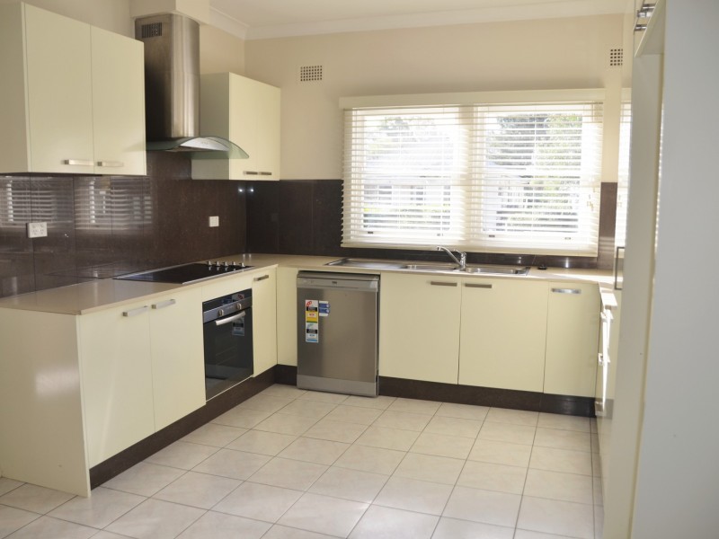 4 First Avenue, Toongabbie NSW 2146