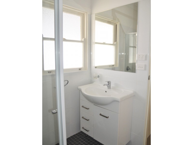 4 First Avenue, Toongabbie NSW 2146