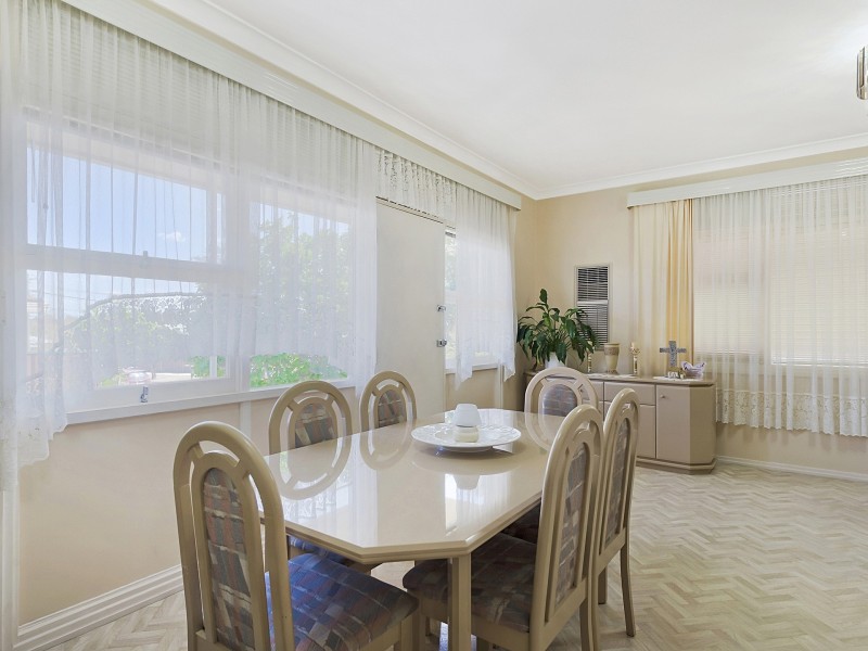 4 Andrews Avenue, Toongabbie NSW 2146