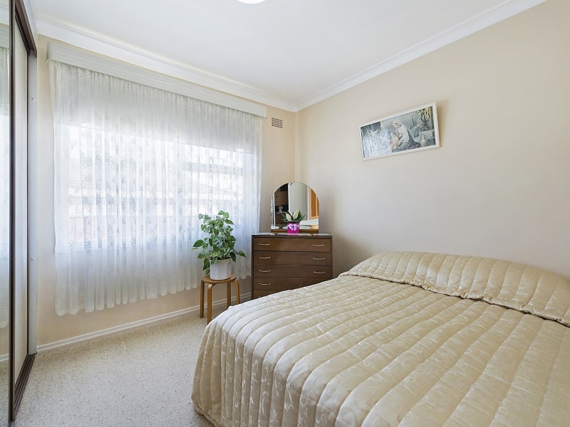 4 Andrews Avenue, Toongabbie NSW 2146