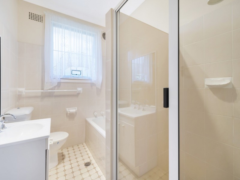 4 Andrews Avenue, Toongabbie NSW 2146