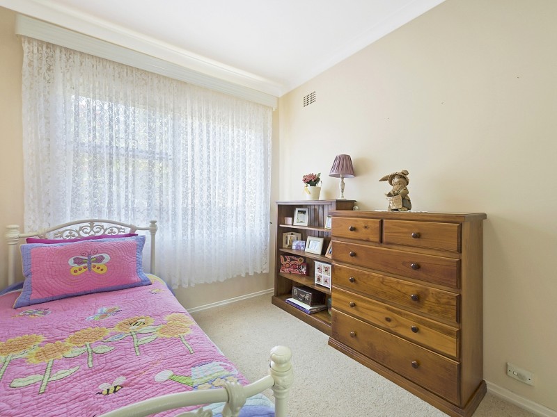 4 Andrews Avenue, Toongabbie NSW 2146