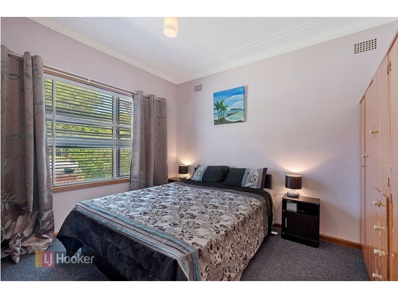 2 Ballandella Road, Toongabbie NSW 2146