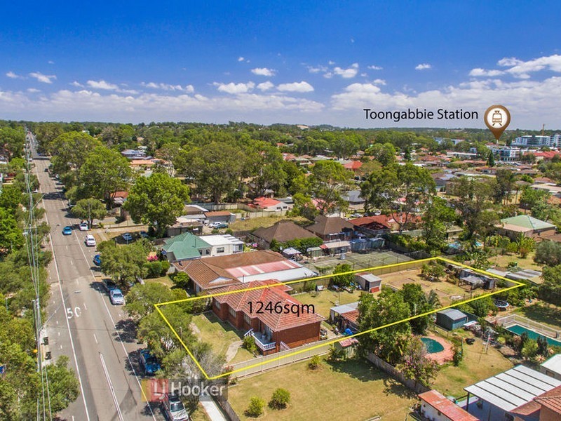 2 Ballandella Road, Toongabbie NSW 2146