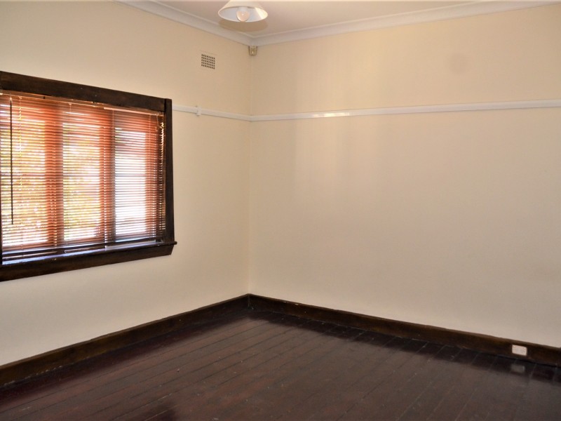 11 Moree Avenue, Westmead NSW 2145