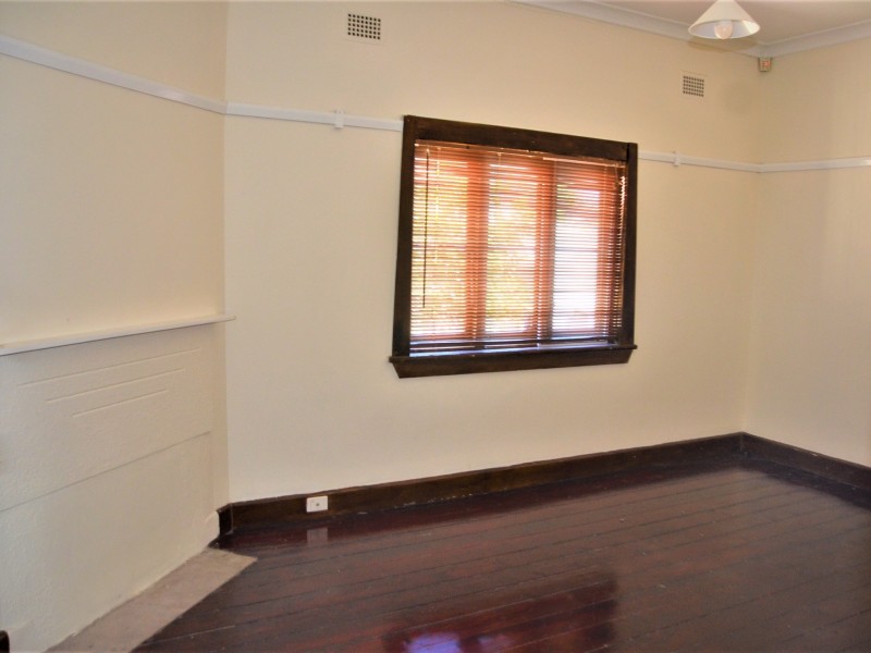 11 Moree Avenue, Westmead NSW 2145