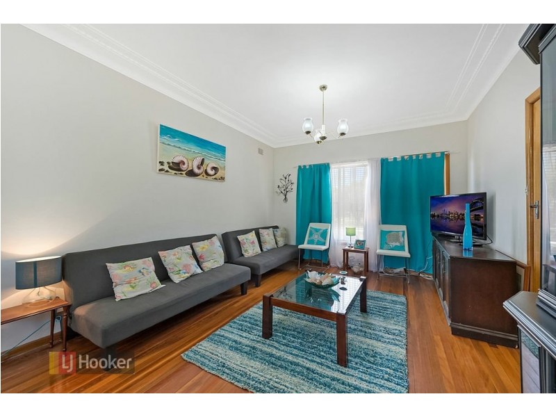 2 Ballandella Road, Toongabbie NSW 2146