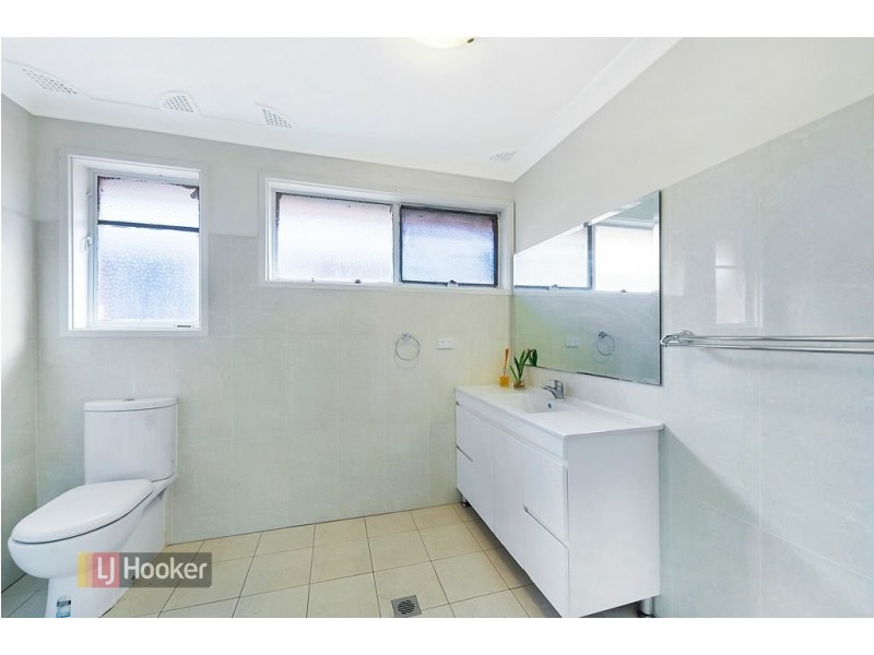84 Ballandella Road, Toongabbie NSW 2146