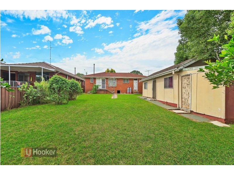 84 Ballandella Road, Toongabbie NSW 2146