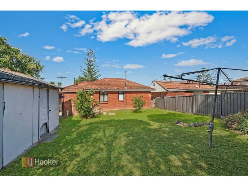 36 Athabaska Ave, Seven Hills NSW 2147