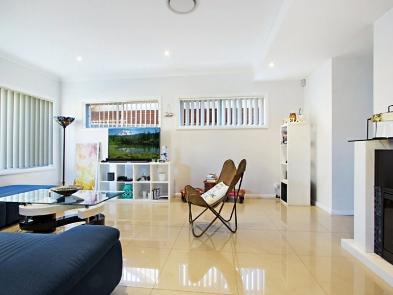 82 Toongabbie Road, Toongabbie NSW 2146