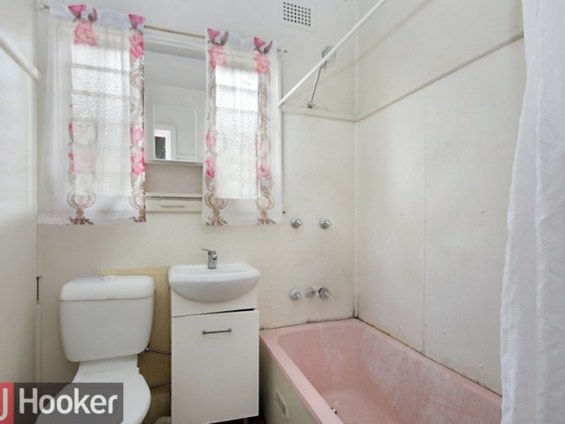 28 Derbyshire Avenue, Toongabbie NSW 2146