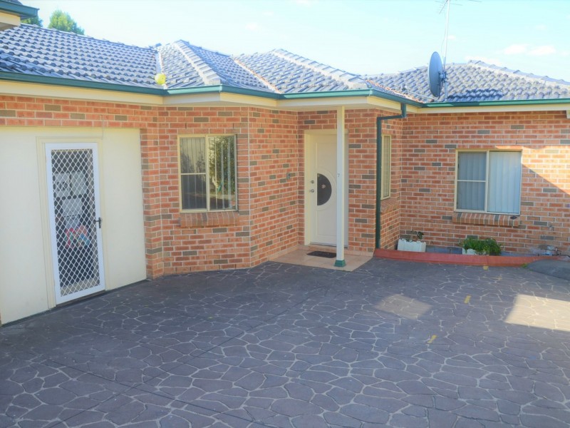 7 Carinya Road, Girraween NSW 2145