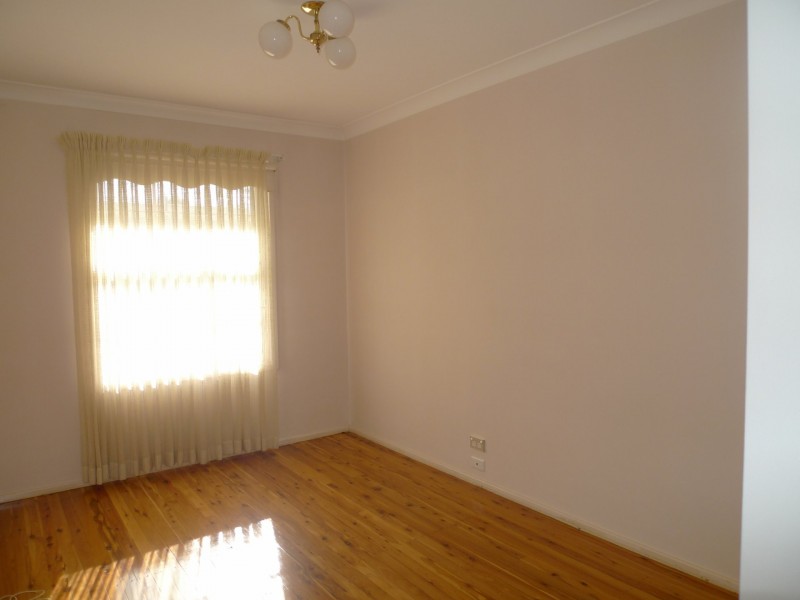 6 Greenmeadows Crescent, Toongabbie NSW 2146