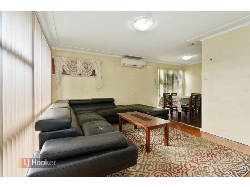 8 Henson Street, Toongabbie NSW 2146