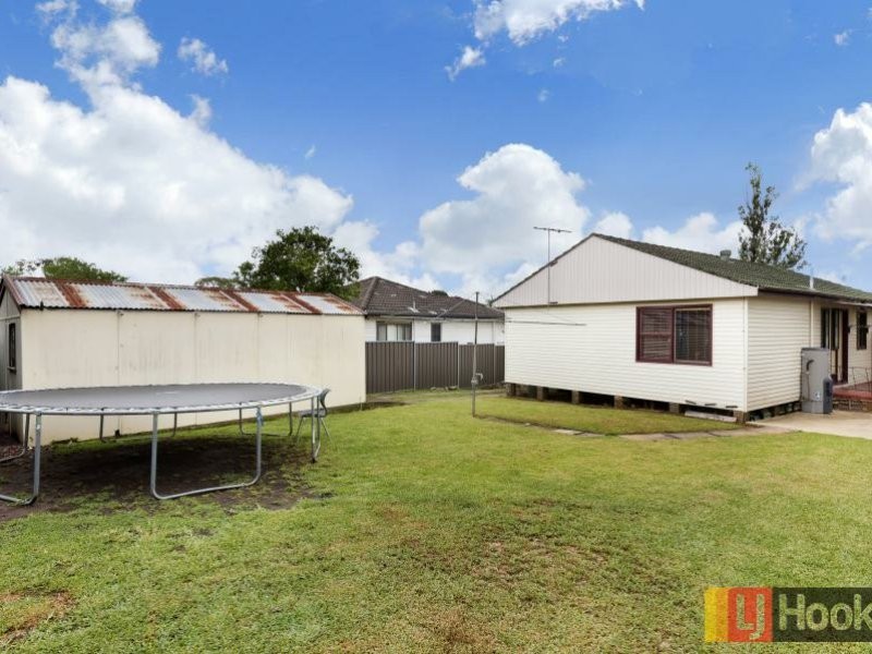 8 Henson Street, Toongabbie NSW 2146