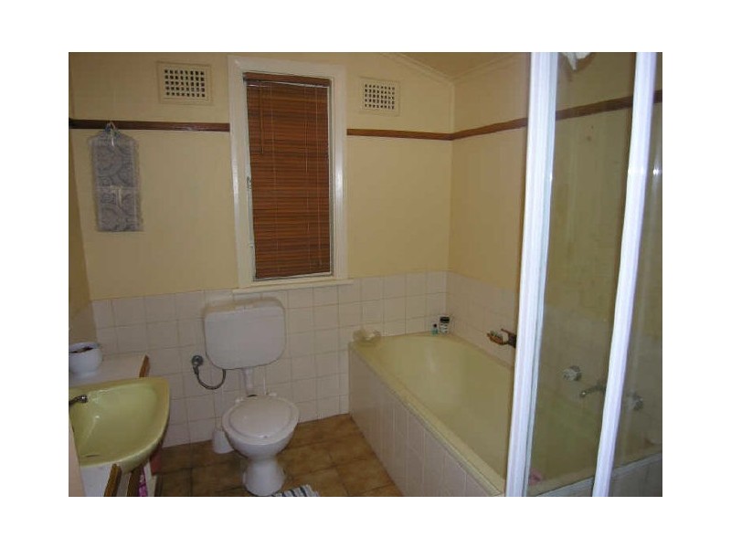 32 Valeria Street, Toongabbie NSW 2146