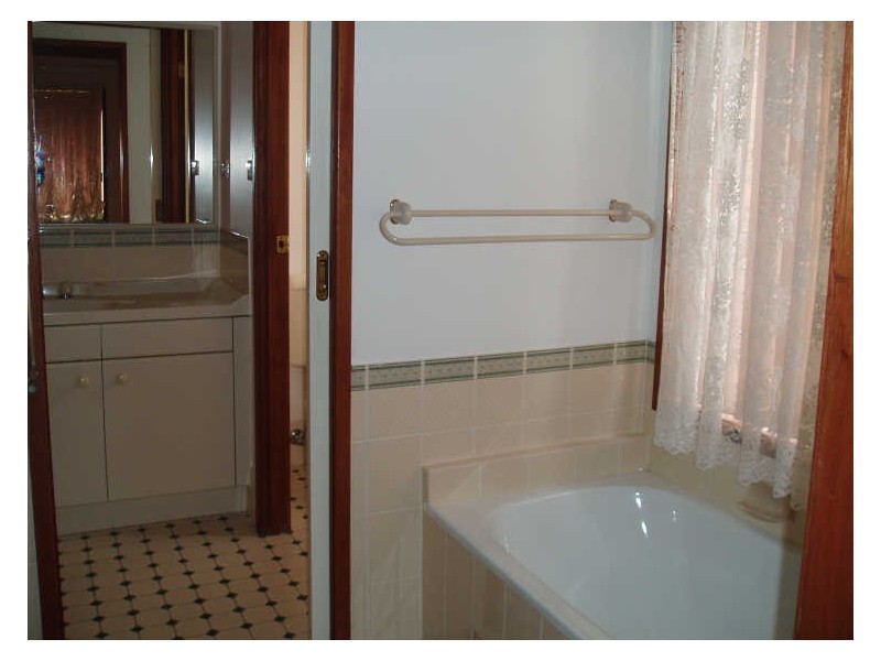 11 Civic Avenue, Pendle Hill NSW 2145