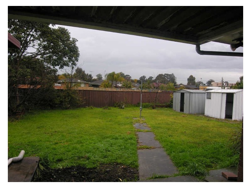 11 Woodlawn Drive, Toongabbie NSW 2146