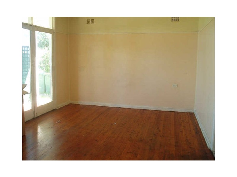 39 Station Road, Toongabbie NSW 2146