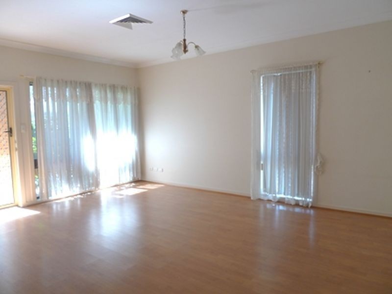 1/39 Woodlawn Drive, Toongabbie NSW 2146