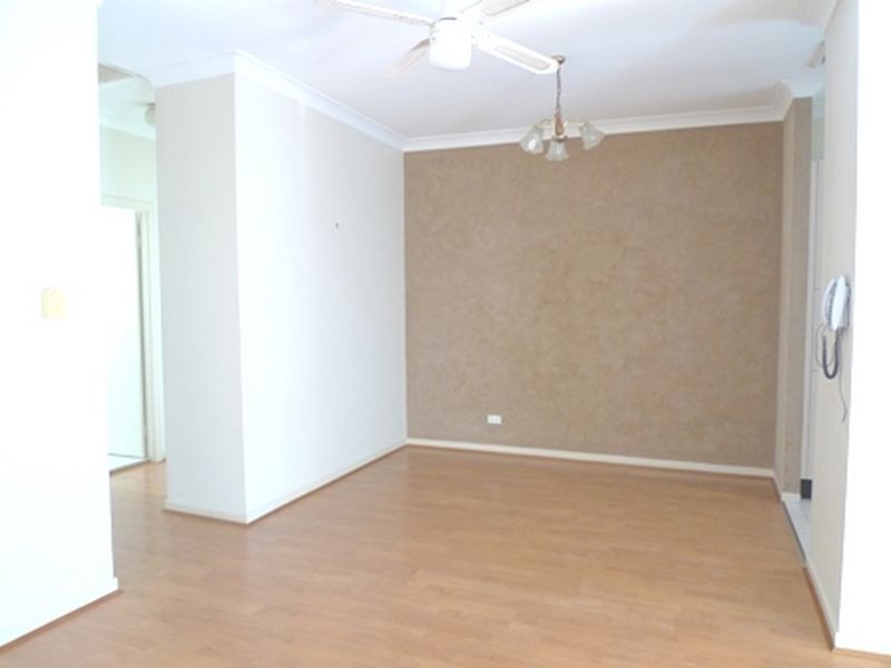 1/39 Woodlawn Drive, Toongabbie NSW 2146