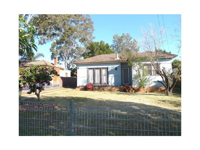6 Derbyshire Avenue, Toongabbie NSW 2146