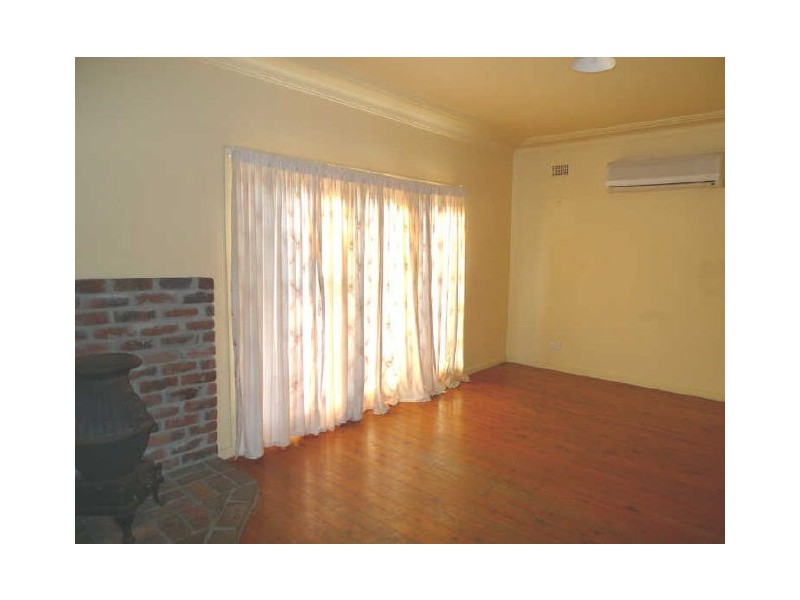 6 Derbyshire Avenue, Toongabbie NSW 2146