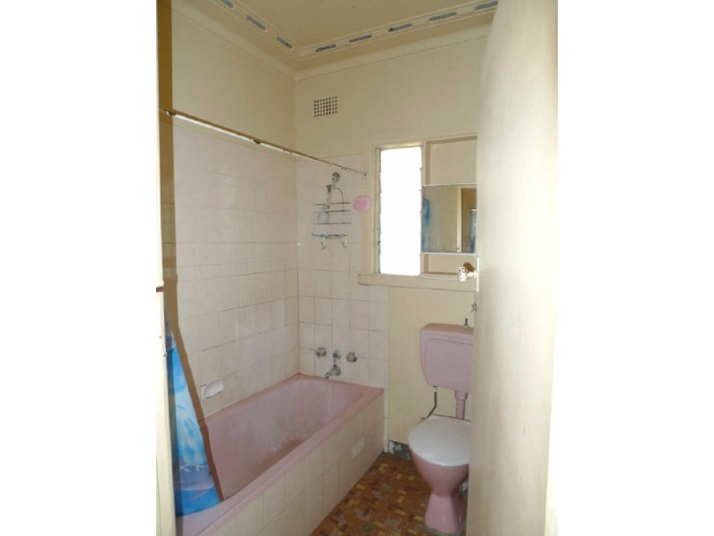 6 Derbyshire Avenue, Toongabbie NSW 2146