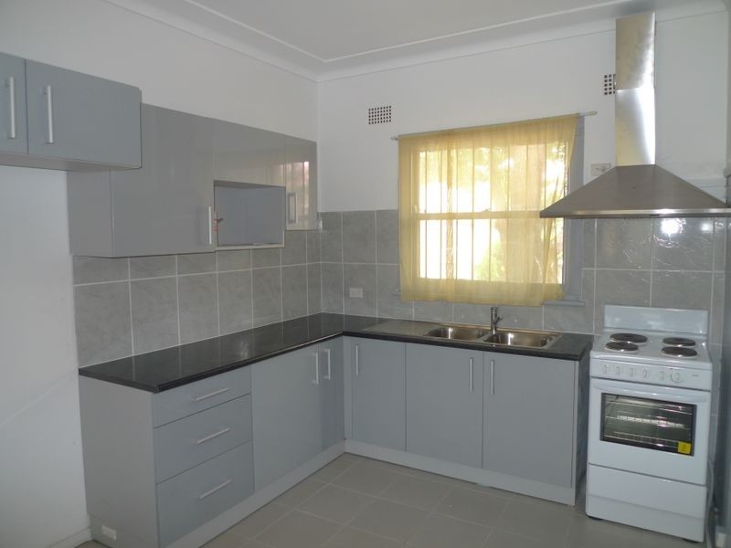 55 Portico pde, Toongabbie NSW 2146