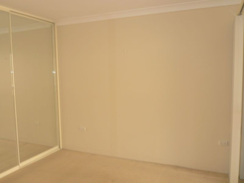 13/235 Targo Rd, Toongabbie NSW 2146