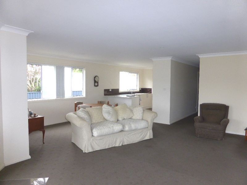 8 Queanbeyan Avenue, Burrill Lake NSW 2539