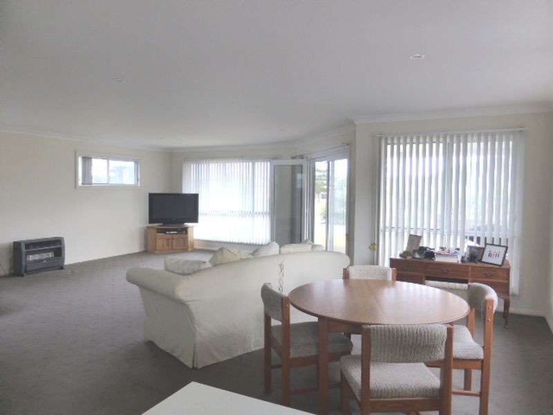 8 Queanbeyan Avenue, Burrill Lake NSW 2539