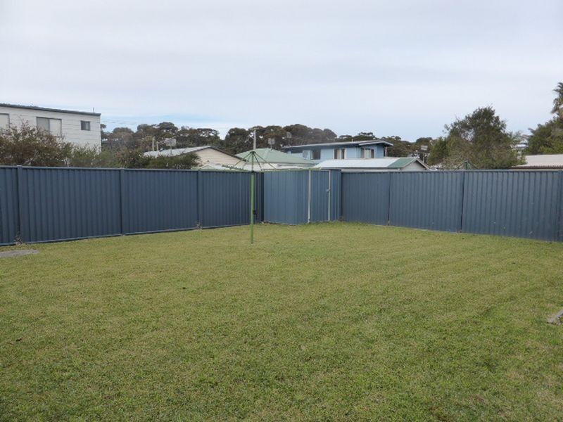 8 Queanbeyan Avenue, Burrill Lake NSW 2539