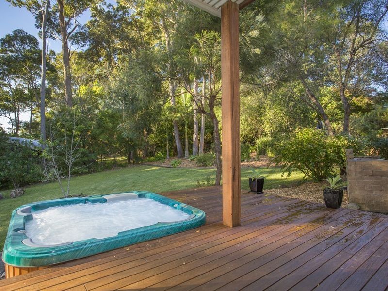 50 Ross Avenue, Narrawallee NSW 2539